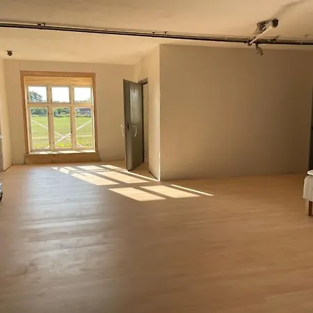 Stort Rummeligt Hus * Stege